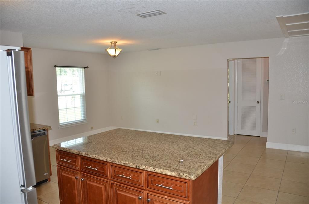 En Renta: $1,700 (3 camas, 1 baños, 1184 Pies cuadrados)