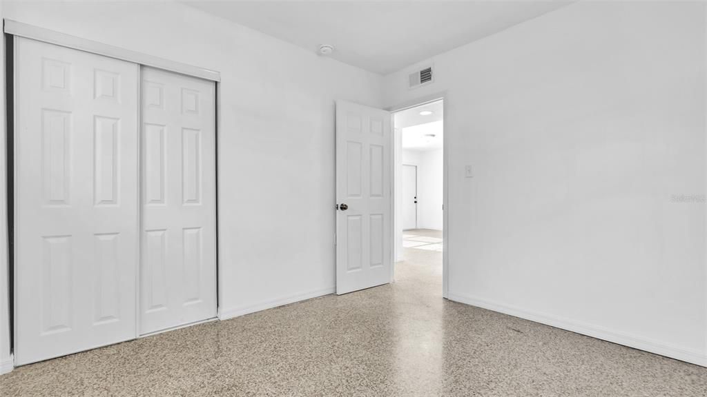 待售: $215,000 (2 贝兹, 1 浴室, 744 平方英尺)