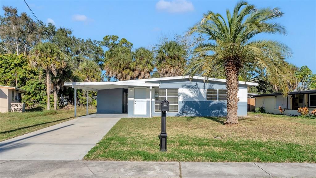 待售: $215,000 (2 贝兹, 1 浴室, 744 平方英尺)