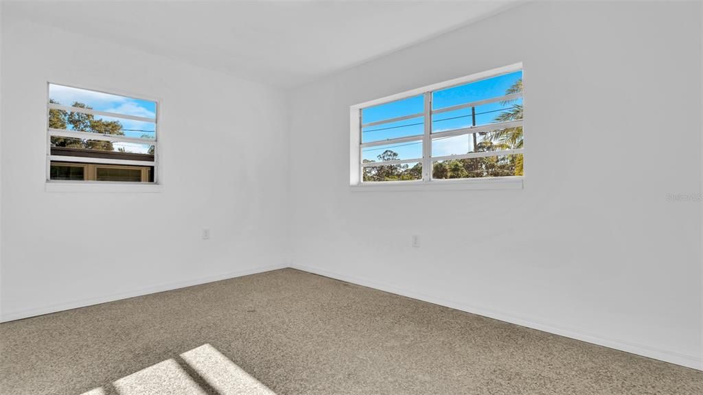 待售: $215,000 (2 贝兹, 1 浴室, 744 平方英尺)