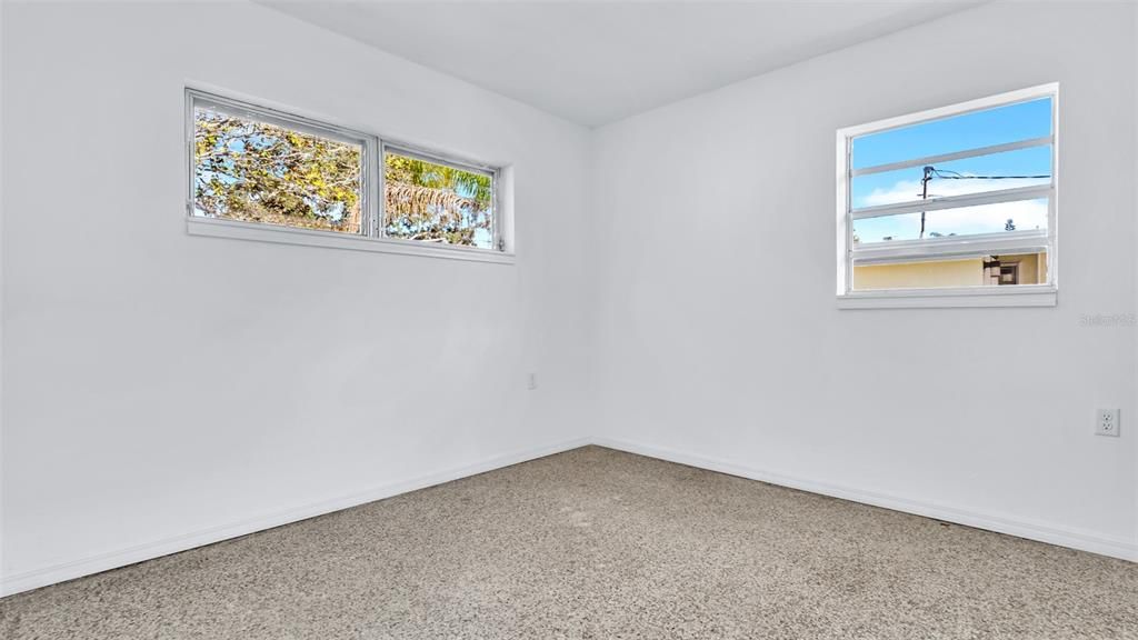 待售: $215,000 (2 贝兹, 1 浴室, 744 平方英尺)