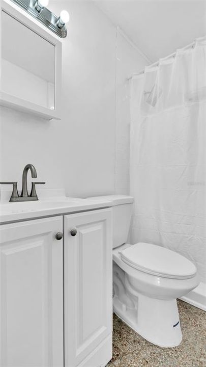 待售: $215,000 (2 贝兹, 1 浴室, 744 平方英尺)