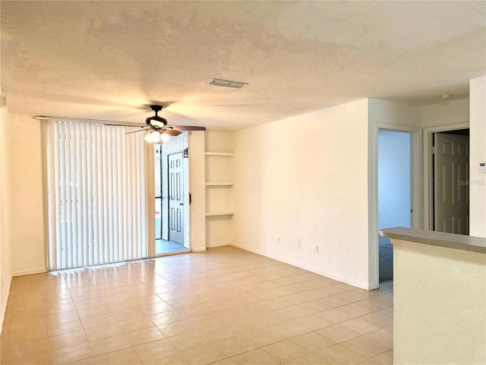 На продажу: $235,000 (2 спален, 2 ванн, 1003 Квадратных фут)