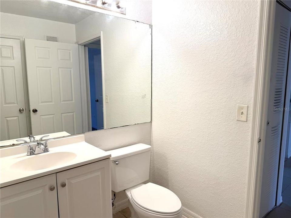 На продажу: $235,000 (2 спален, 2 ванн, 1003 Квадратных фут)