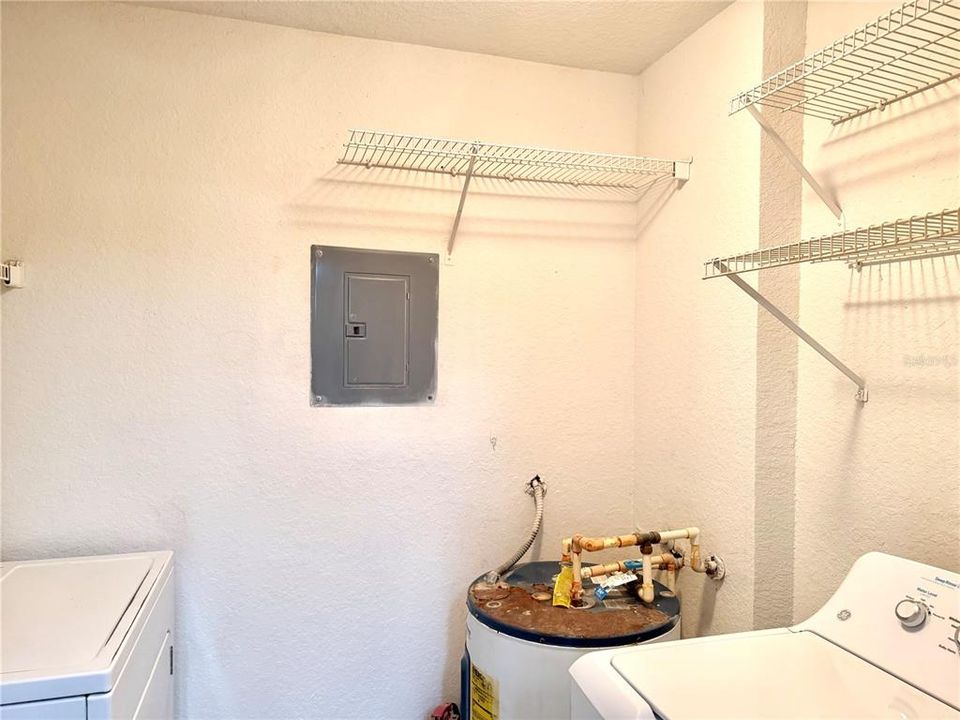 На продажу: $235,000 (2 спален, 2 ванн, 1003 Квадратных фут)