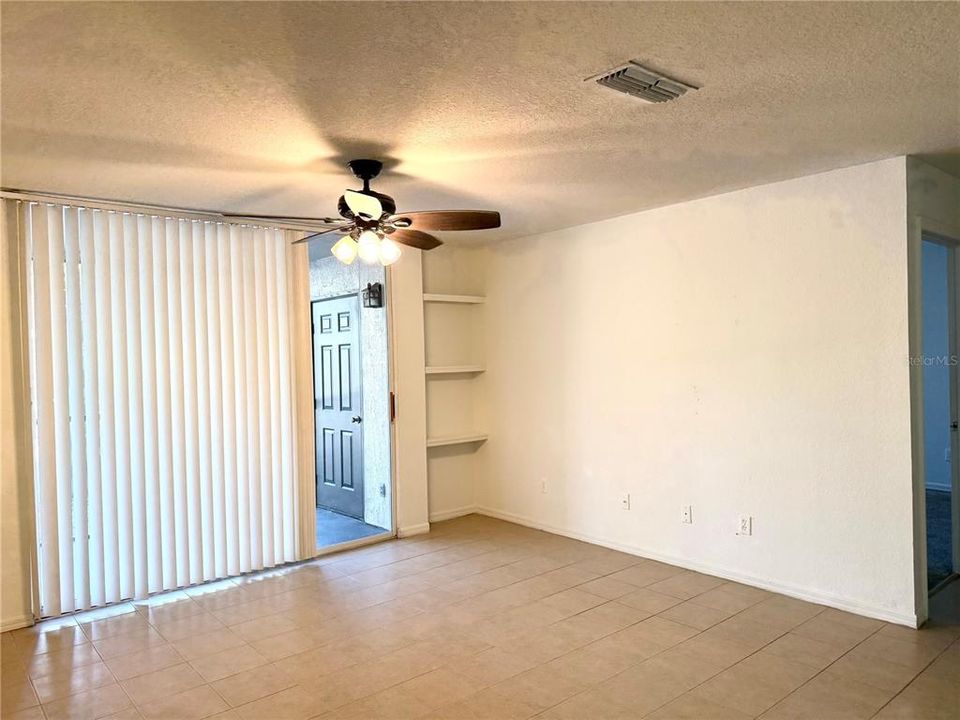 На продажу: $235,000 (2 спален, 2 ванн, 1003 Квадратных фут)