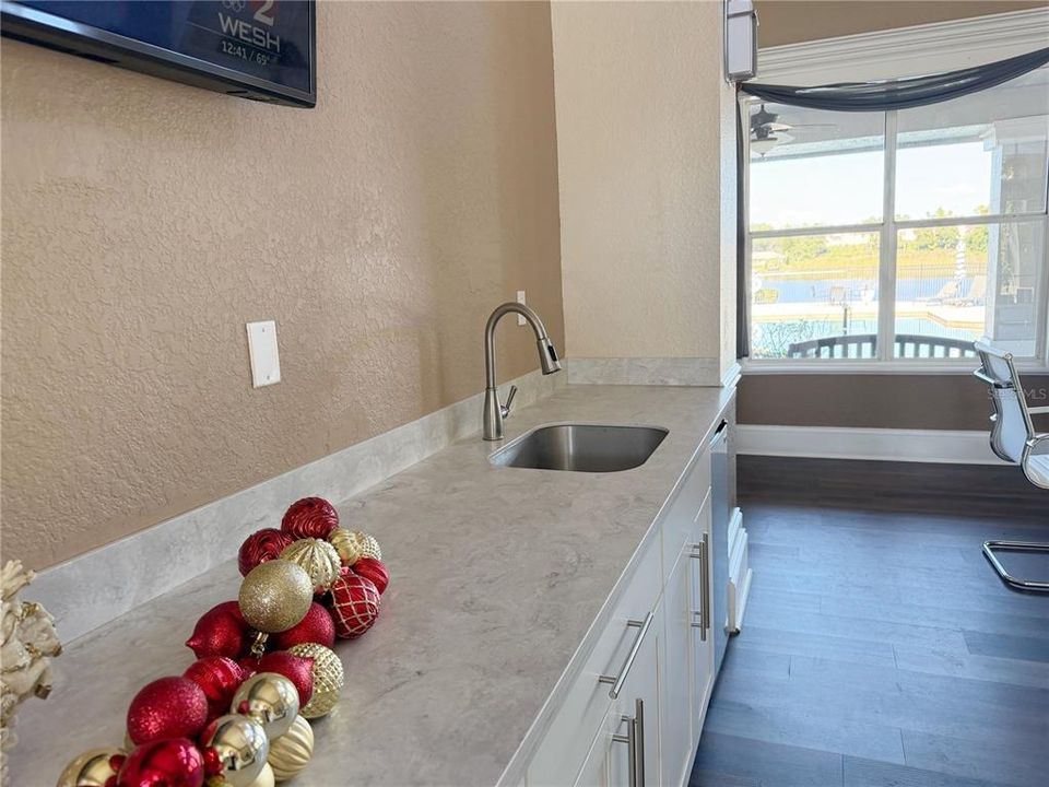 На продажу: $235,000 (2 спален, 2 ванн, 1003 Квадратных фут)