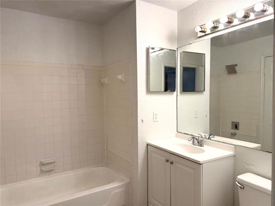 На продажу: $235,000 (2 спален, 2 ванн, 1003 Квадратных фут)