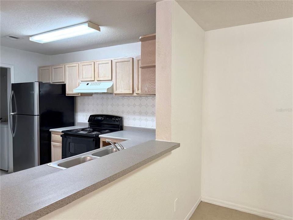 На продажу: $235,000 (2 спален, 2 ванн, 1003 Квадратных фут)