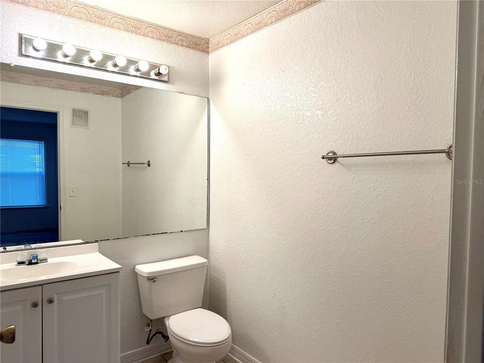 На продажу: $235,000 (2 спален, 2 ванн, 1003 Квадратных фут)