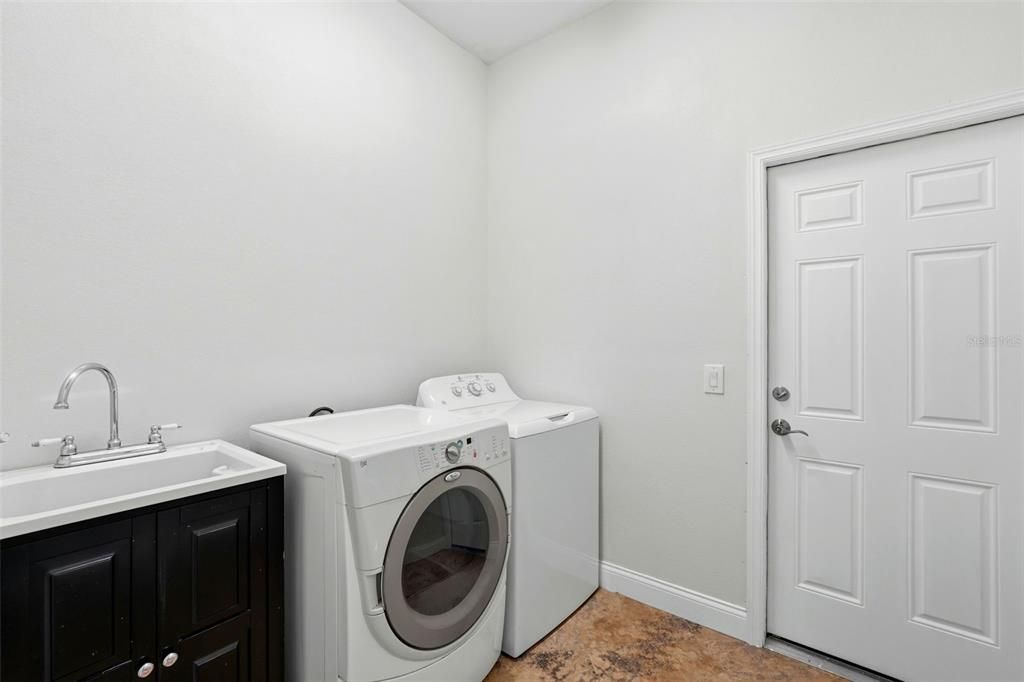 出租: $3,800 (3 贝兹, 3 浴室, 3125 平方英尺)