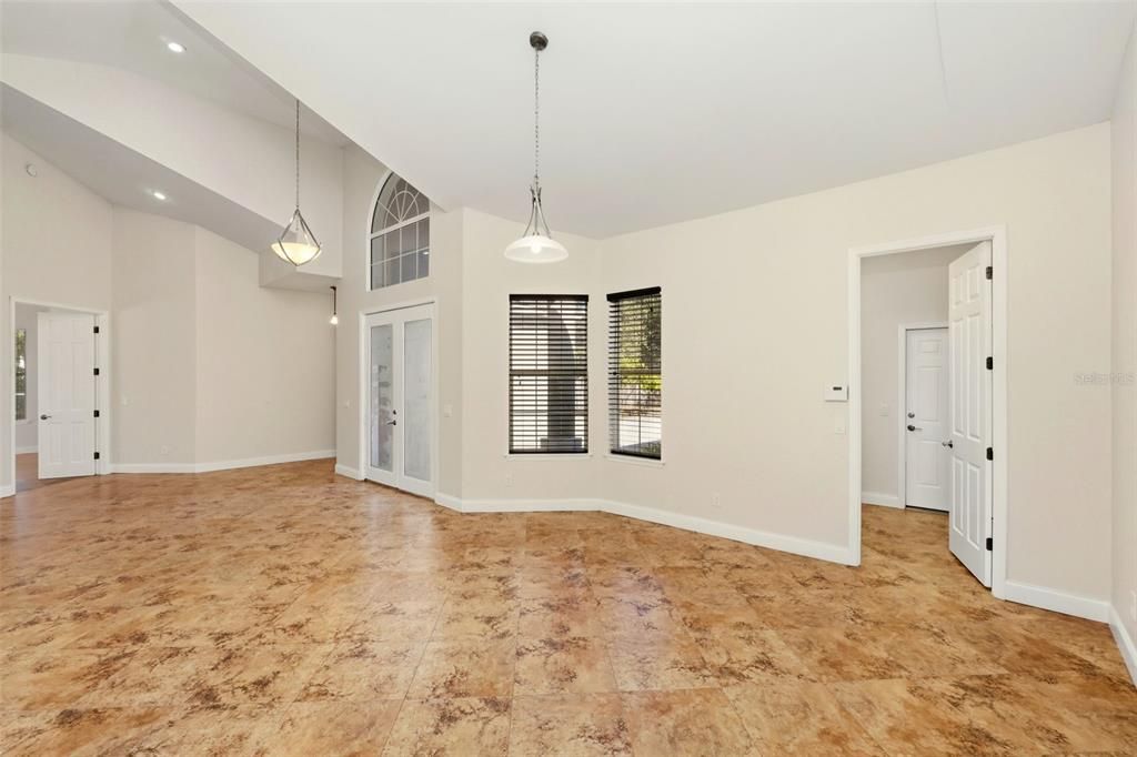 出租: $3,800 (3 贝兹, 3 浴室, 3125 平方英尺)