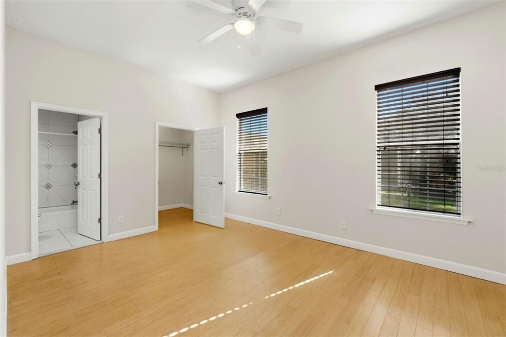 出租: $3,800 (3 贝兹, 3 浴室, 3125 平方英尺)