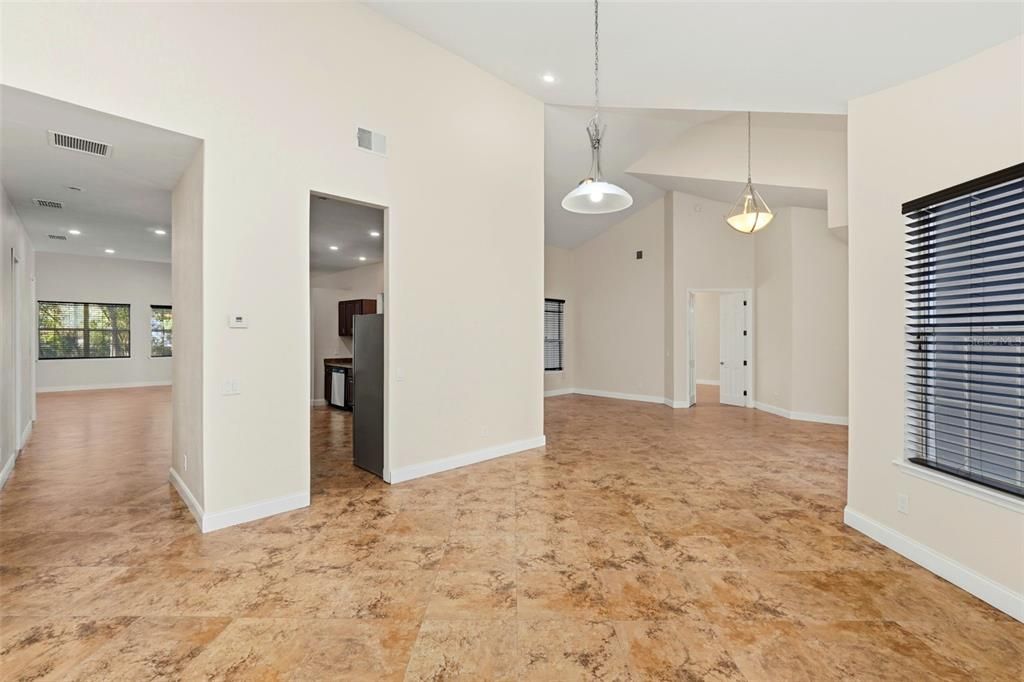 出租: $3,800 (3 贝兹, 3 浴室, 3125 平方英尺)