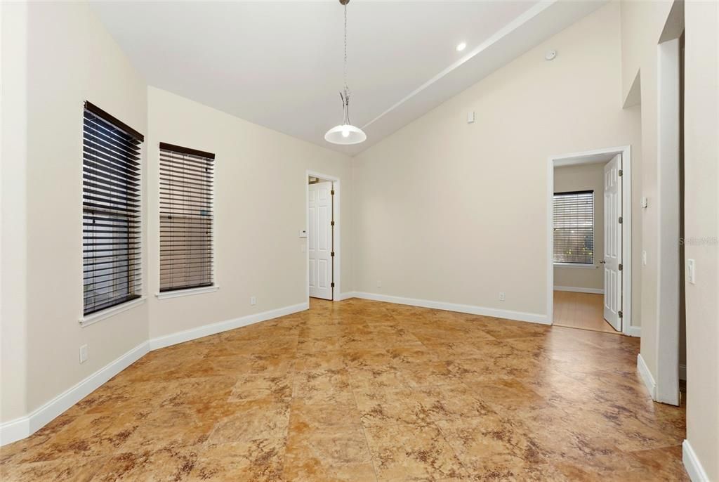 出租: $3,800 (3 贝兹, 3 浴室, 3125 平方英尺)