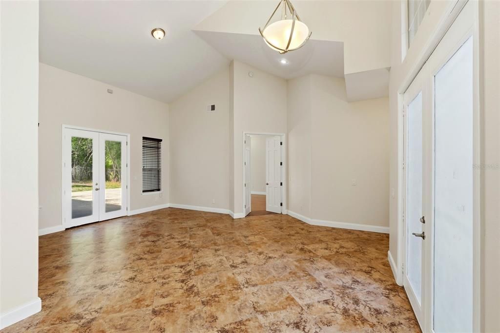 出租: $3,800 (3 贝兹, 3 浴室, 3125 平方英尺)