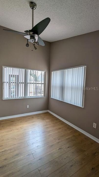 На продажу: $411,000 (3 спален, 2 ванн, 1687 Квадратных фут)