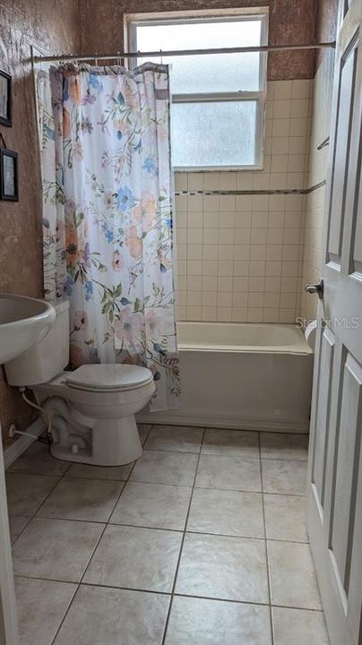 На продажу: $411,000 (3 спален, 2 ванн, 1687 Квадратных фут)