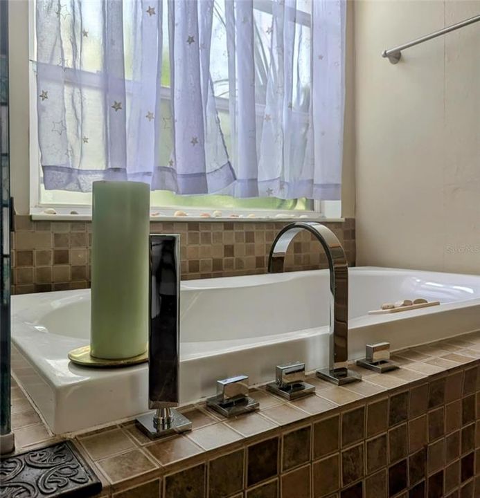 На продажу: $411,000 (3 спален, 2 ванн, 1687 Квадратных фут)