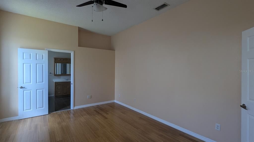 На продажу: $411,000 (3 спален, 2 ванн, 1687 Квадратных фут)