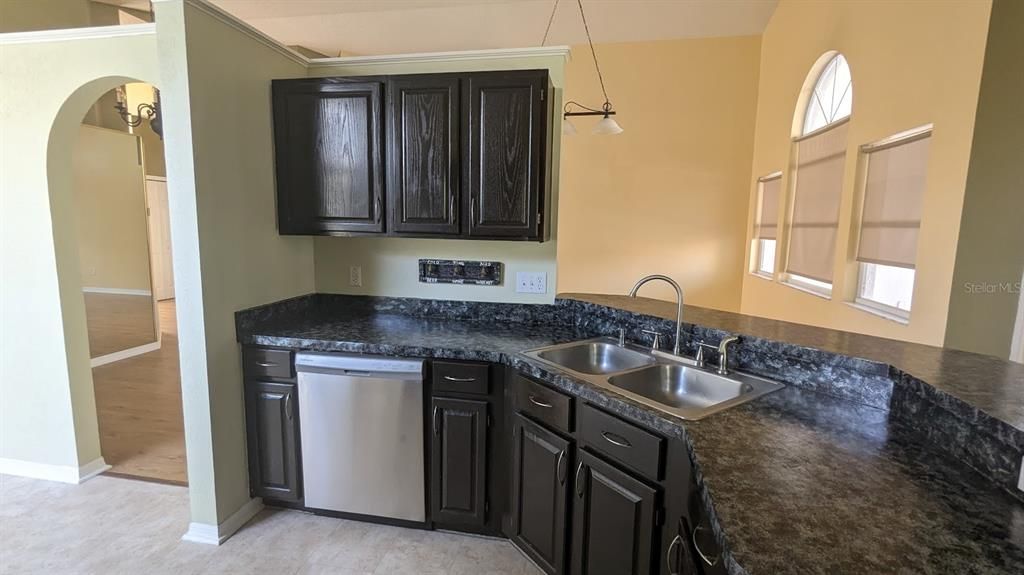 На продажу: $411,000 (3 спален, 2 ванн, 1687 Квадратных фут)