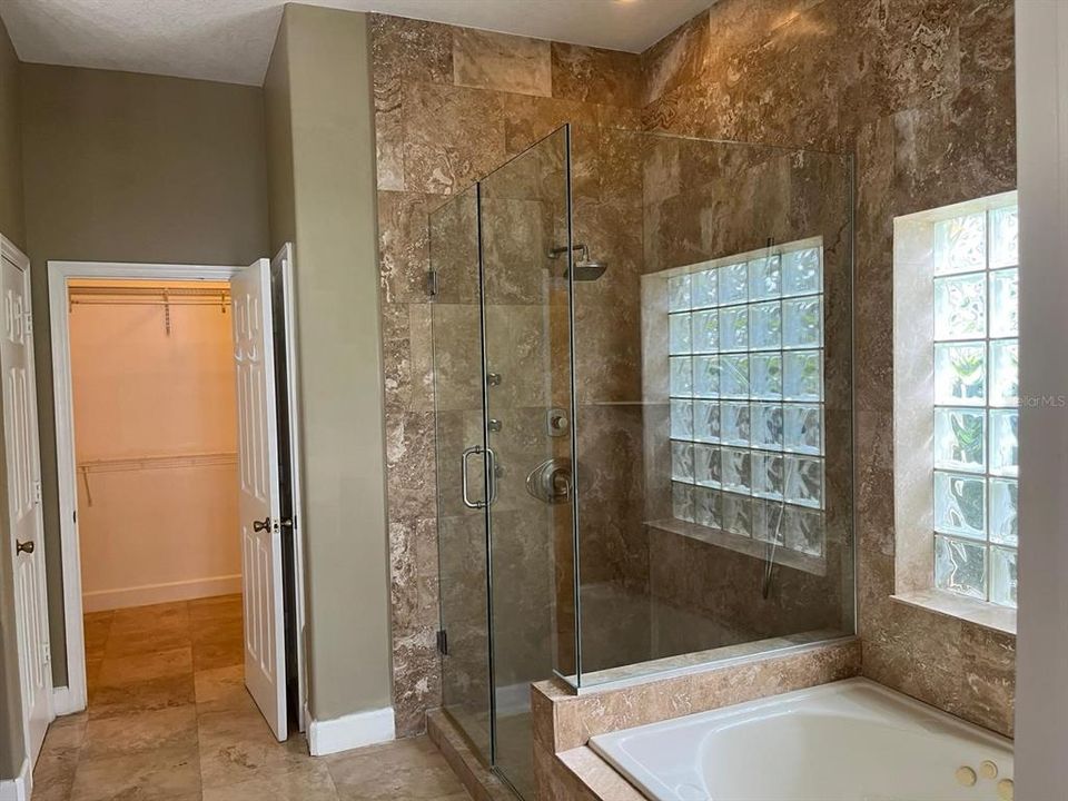 出租: $4,500 (5 贝兹, 4 浴室, 3536 平方英尺)