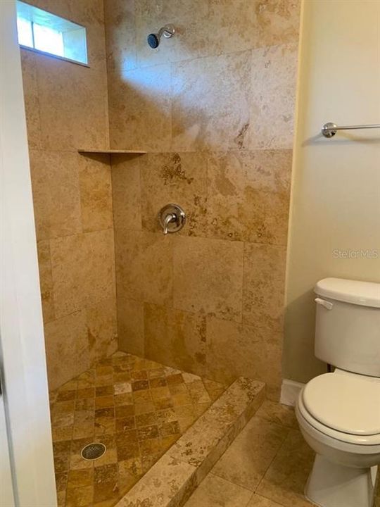 出租: $4,500 (5 贝兹, 4 浴室, 3536 平方英尺)