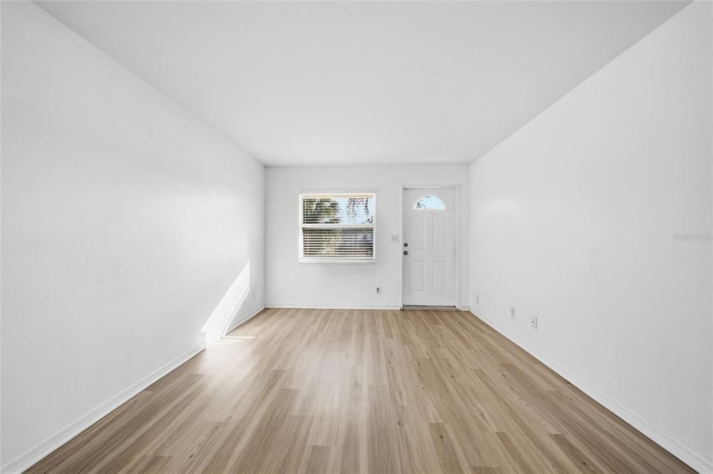 En Venta: $405,000 (3 camas, 2 baños, 1104 Pies cuadrados)