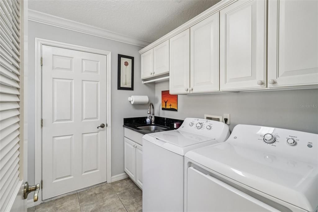 待售: $575,000 (3 贝兹, 2 浴室, 2350 平方英尺)