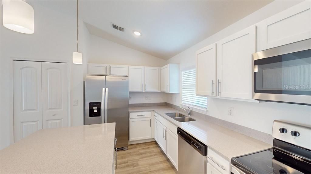 For Rent: $2,095 (3 beds, 2 baths, 1654 Square Feet)