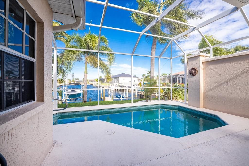 For Sale: $300,000 (2 beds, 2 baths, 1877 Square Feet)