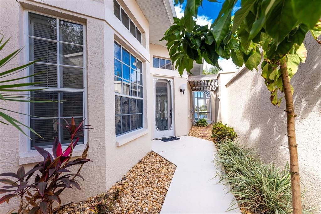 For Sale: $300,000 (2 beds, 2 baths, 1877 Square Feet)