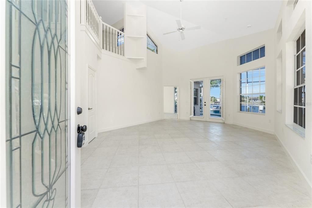 For Sale: $300,000 (2 beds, 2 baths, 1877 Square Feet)