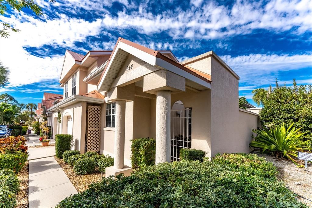 For Sale: $300,000 (2 beds, 2 baths, 1877 Square Feet)