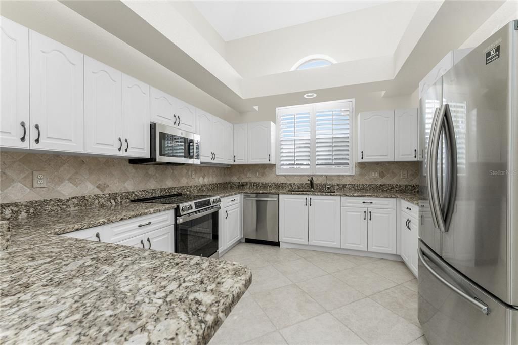 For Sale: $300,000 (2 beds, 2 baths, 1877 Square Feet)