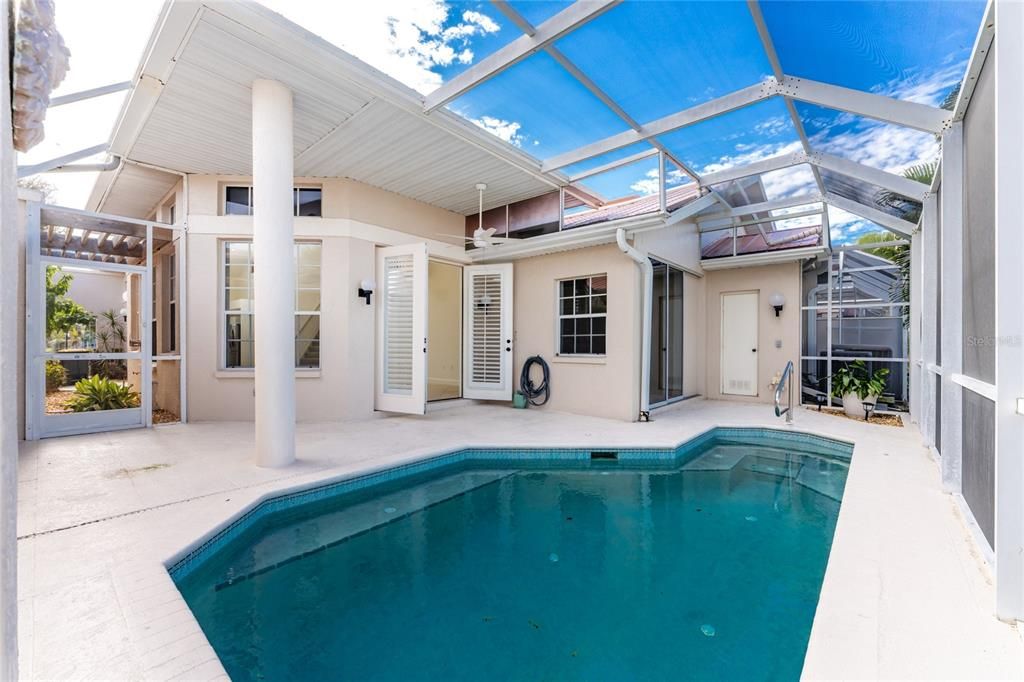 For Sale: $300,000 (2 beds, 2 baths, 1877 Square Feet)