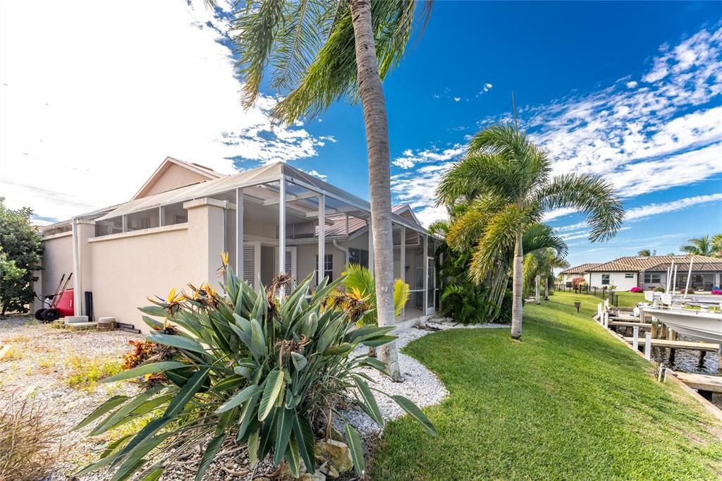 For Sale: $300,000 (2 beds, 2 baths, 1877 Square Feet)