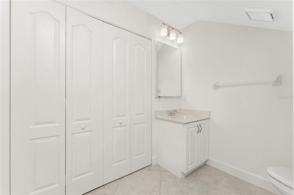 For Sale: $300,000 (2 beds, 2 baths, 1877 Square Feet)