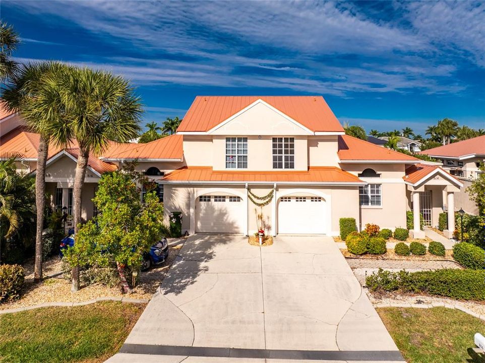 For Sale: $300,000 (2 beds, 2 baths, 1877 Square Feet)