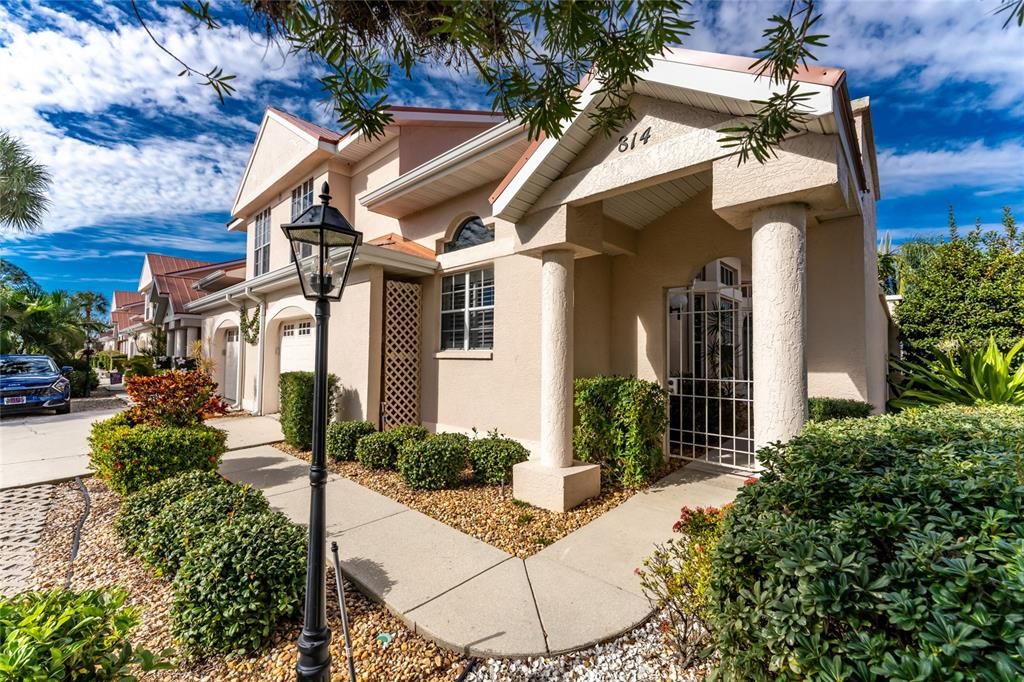 For Sale: $300,000 (2 beds, 2 baths, 1877 Square Feet)