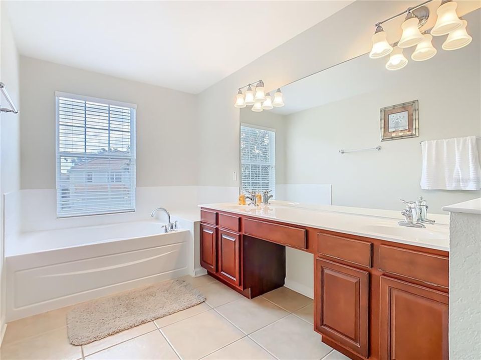 En Venta: $619,000 (6 camas, 4 baños, 2812 Pies cuadrados)