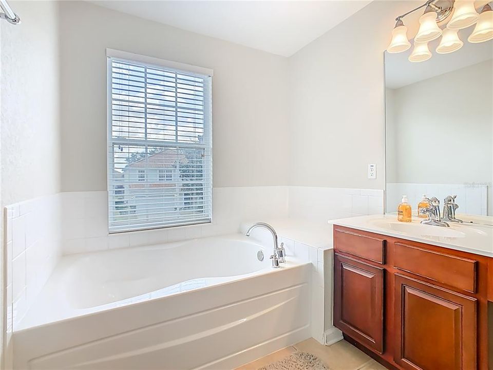 En Venta: $619,000 (6 camas, 4 baños, 2812 Pies cuadrados)