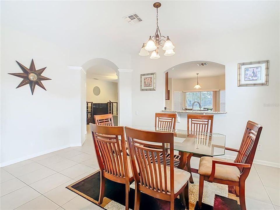 En Venta: $619,000 (6 camas, 4 baños, 2812 Pies cuadrados)