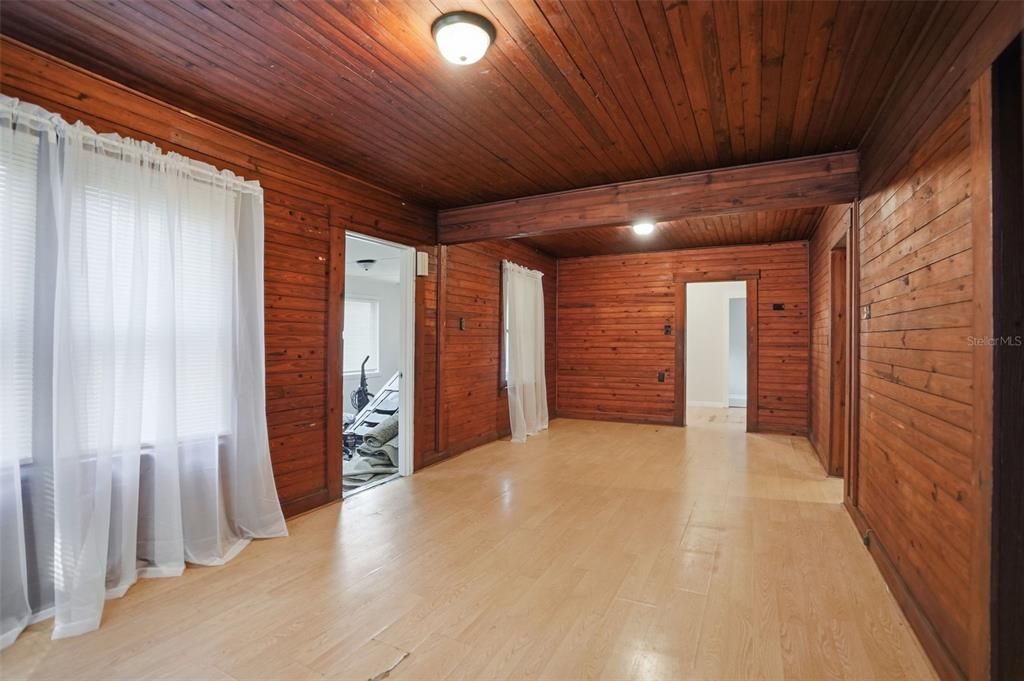 На продажу: $249,900 (2 спален, 1 ванн, 1108 Квадратных фут)