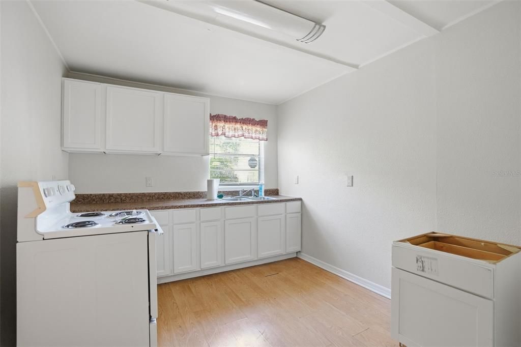 На продажу: $249,900 (2 спален, 1 ванн, 1108 Квадратных фут)