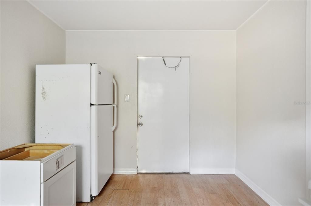 На продажу: $249,900 (2 спален, 1 ванн, 1108 Квадратных фут)