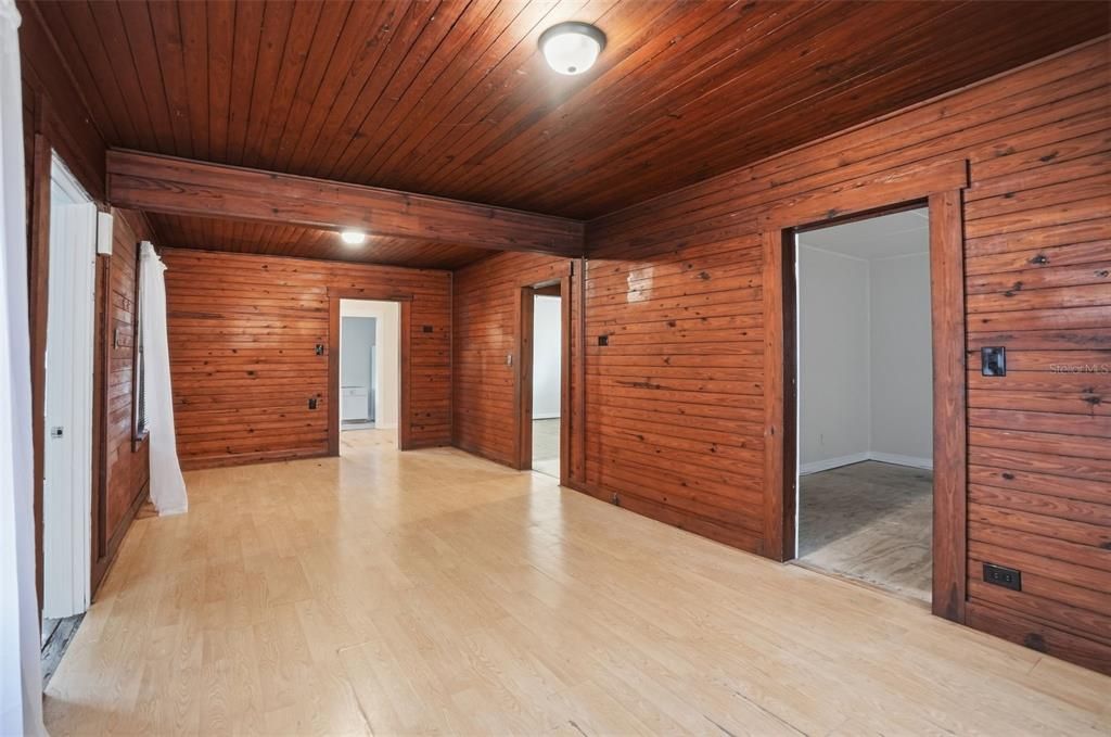 На продажу: $249,900 (2 спален, 1 ванн, 1108 Квадратных фут)