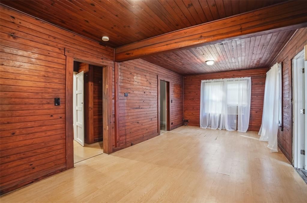 На продажу: $249,900 (2 спален, 1 ванн, 1108 Квадратных фут)