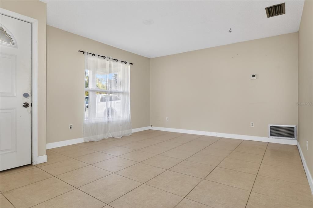 For Sale: $369,900 (3 beds, 2 baths, 1584 Square Feet)