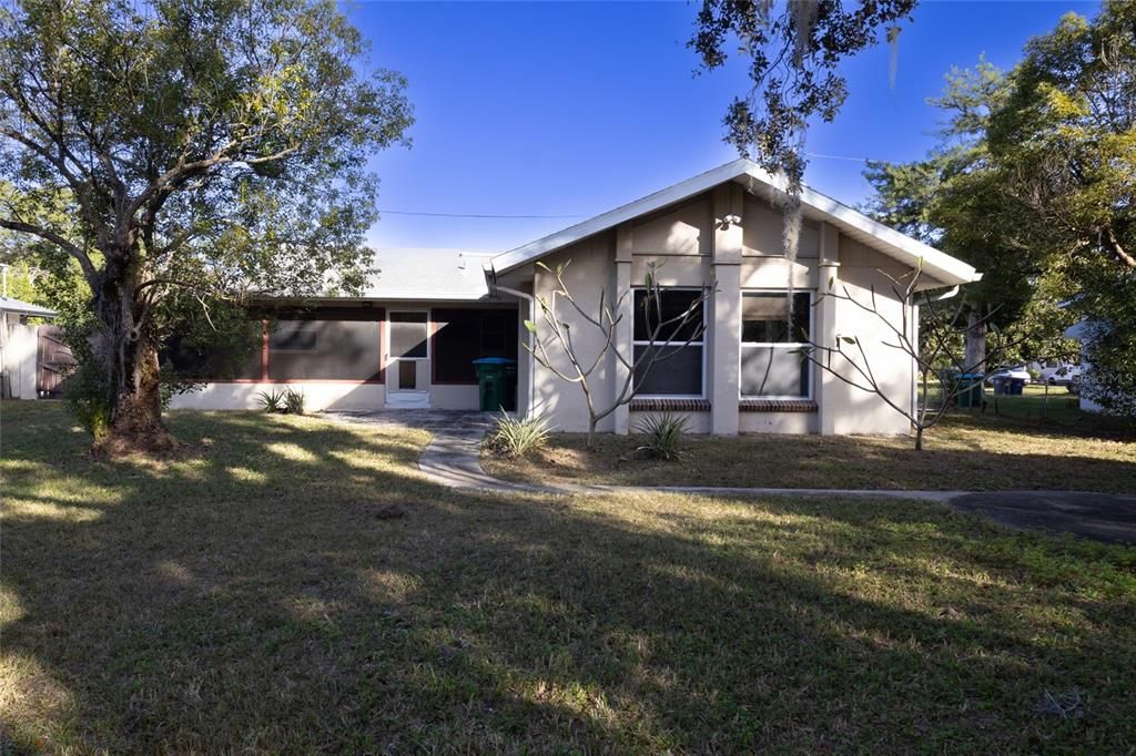 For Sale: $369,900 (3 beds, 2 baths, 1584 Square Feet)